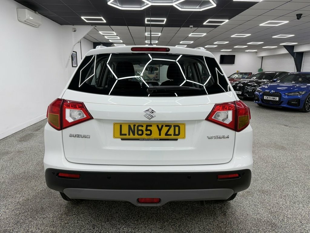 Suzuki Vitara Suv White #4