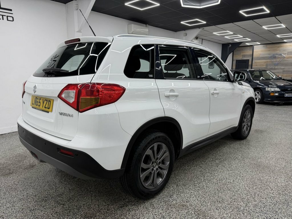 Suzuki Vitara Suv White #3