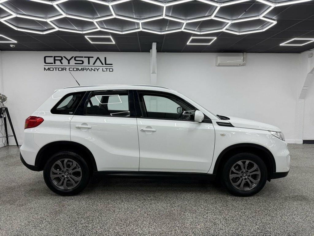 Suzuki Vitara Suv White #2