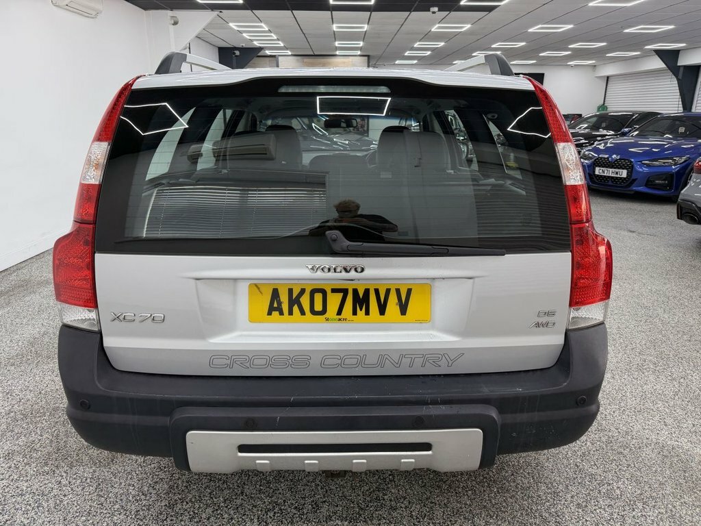 Volvo XC70 2.4L Se Lux Silver #4