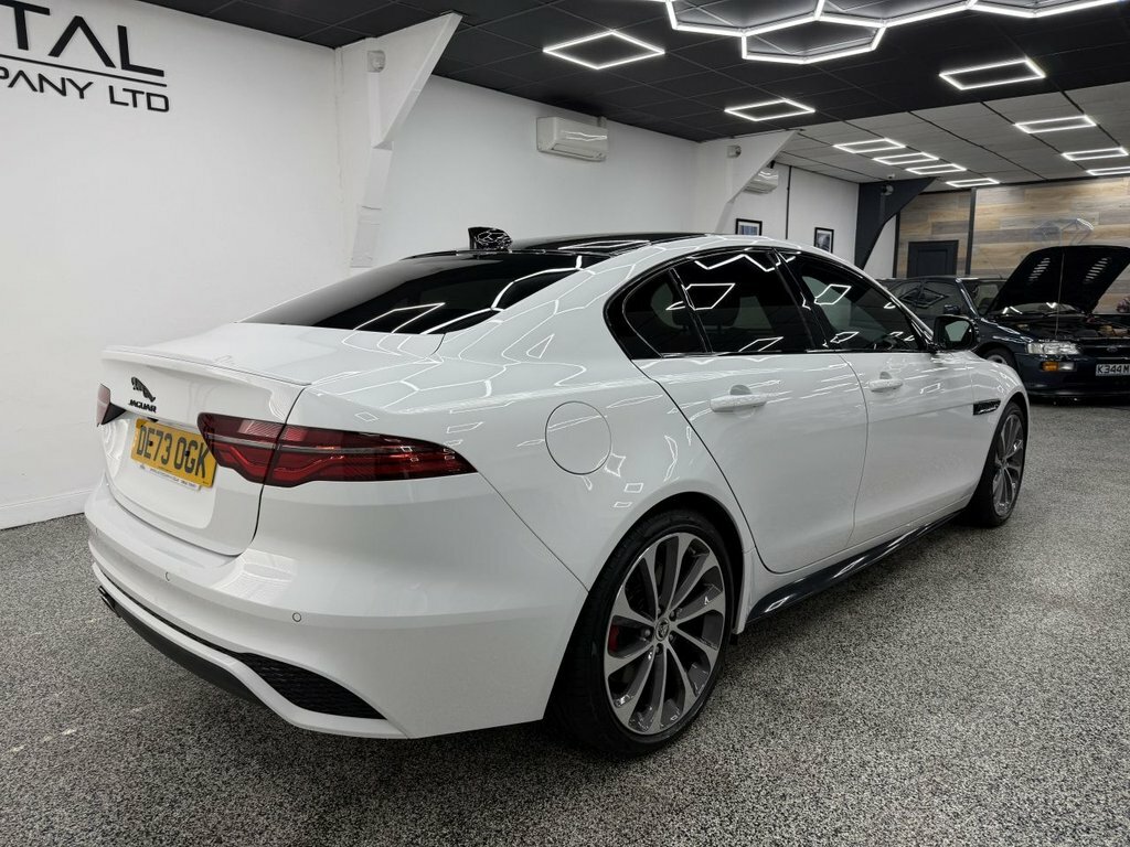 Jaguar XE 2L R-dynamic Se Black White #3
