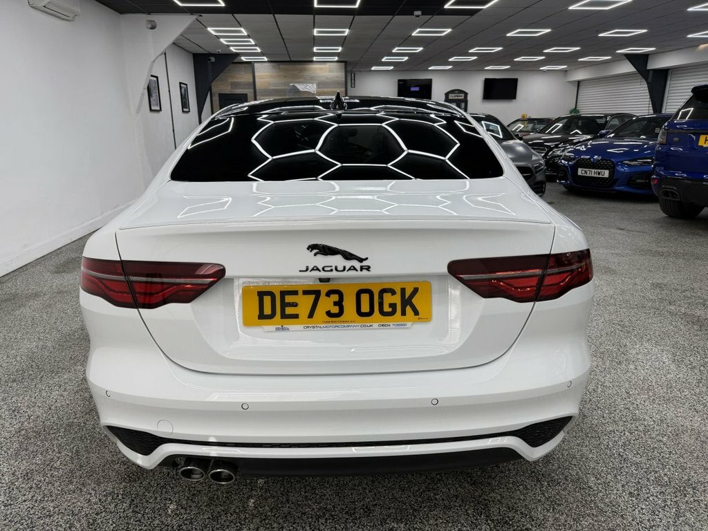Jaguar XE 2L R-dynamic Se Black White #4
