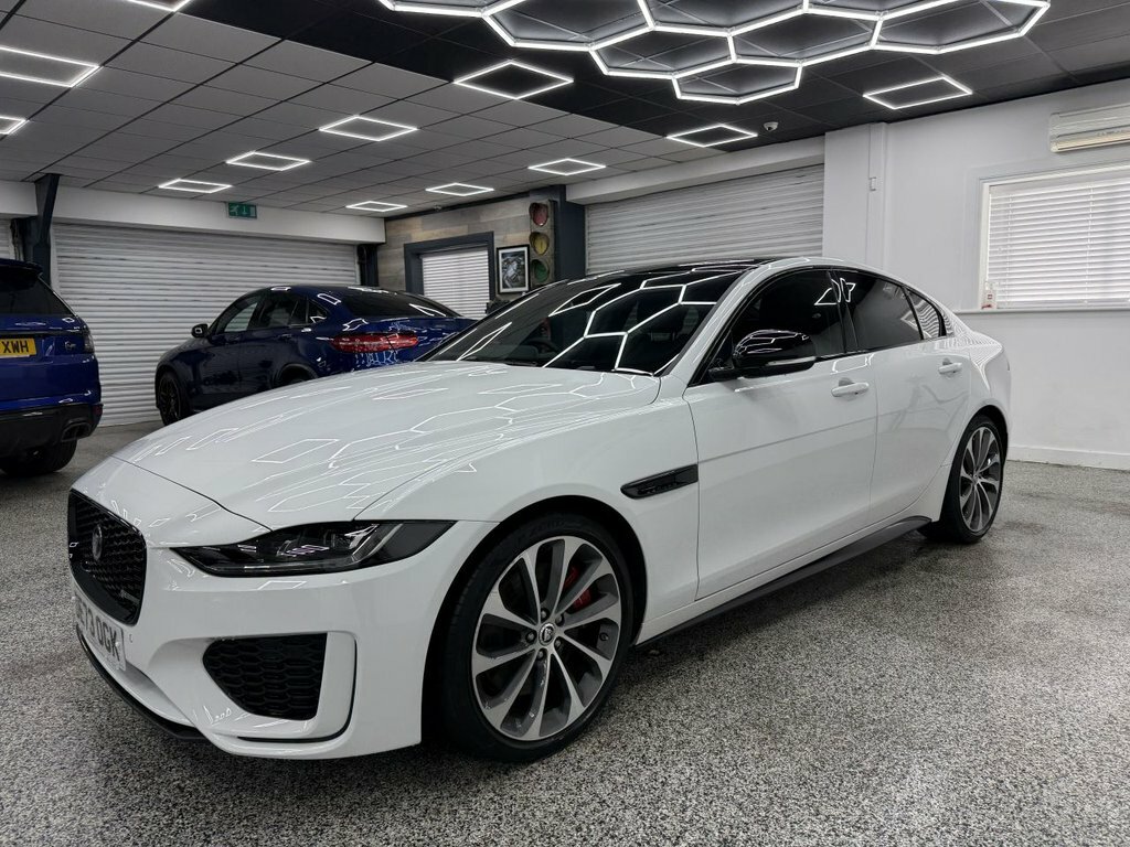 Jaguar XE 2L R-dynamic Se Black White #6