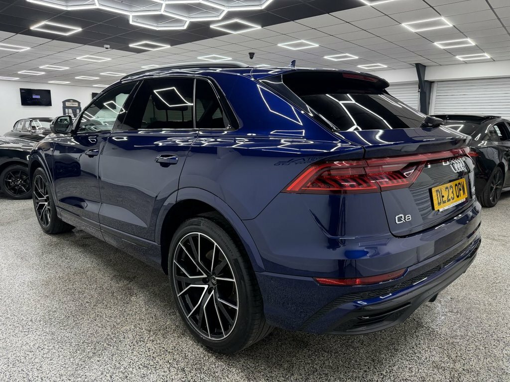 Audi Q8 3L Black Edition Blue #5