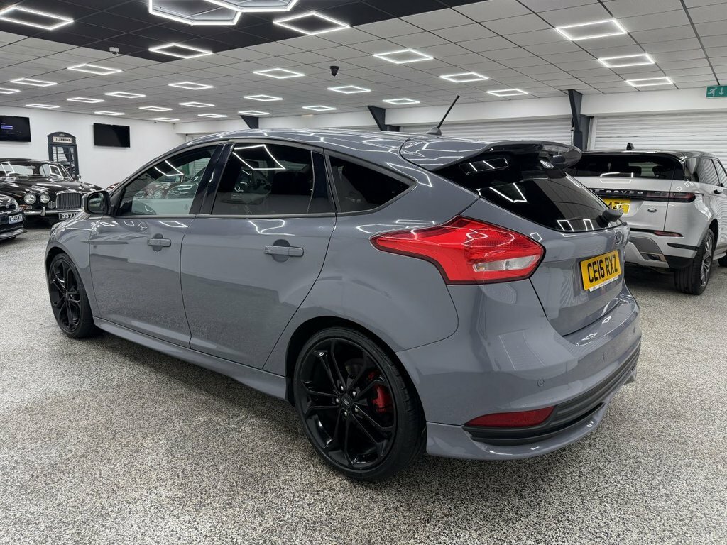 Ford Focus 2L St-3 Grey #4