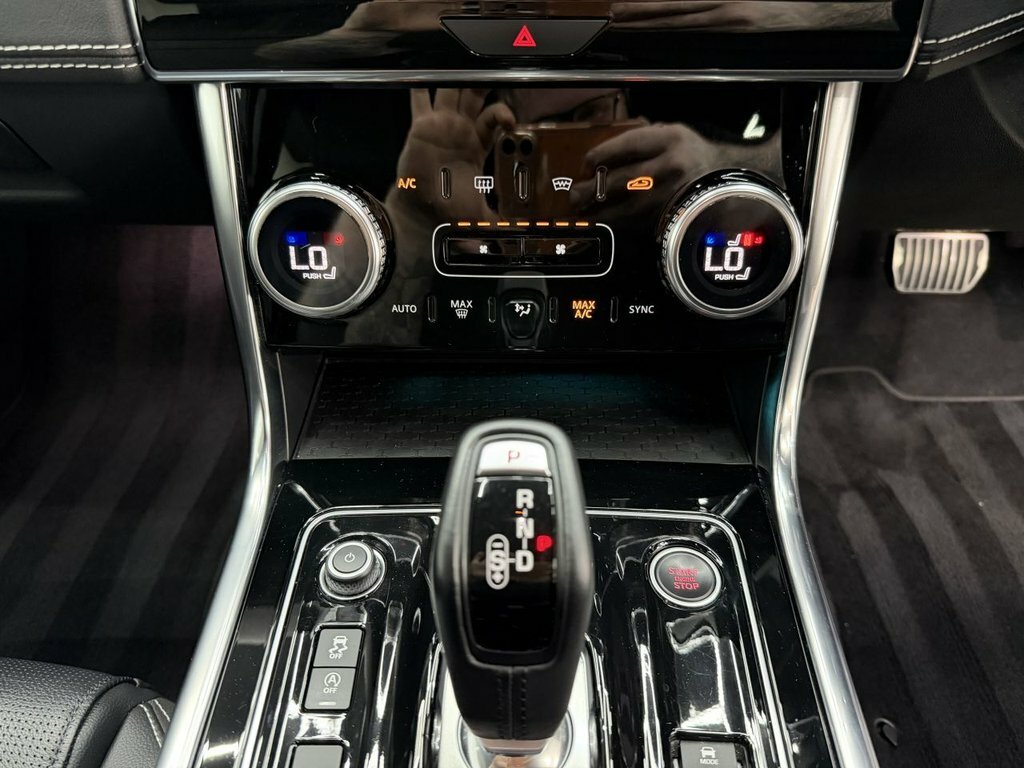 Jaguar XE R-dynamic Black Blue #22