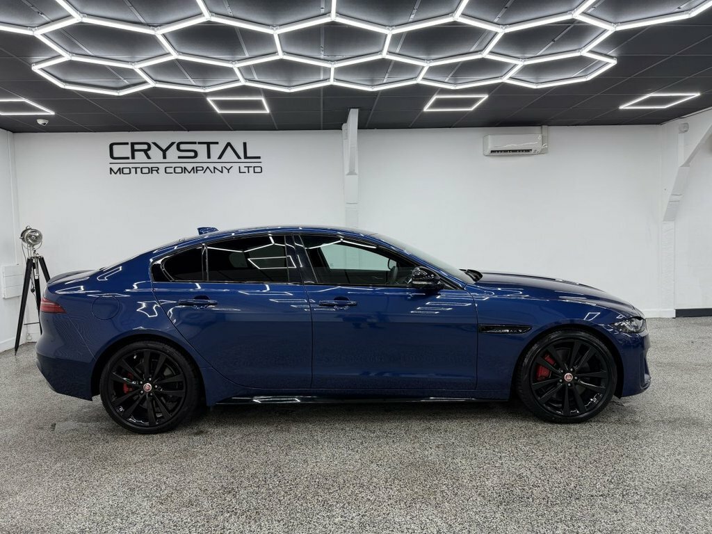 Jaguar XE 2L R-dynamic Black Blue #2