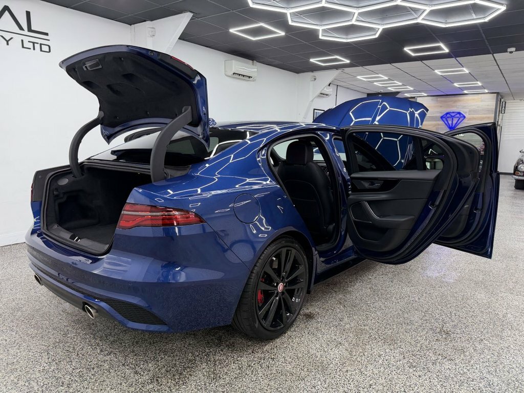 Jaguar XE R-dynamic Black Blue #10