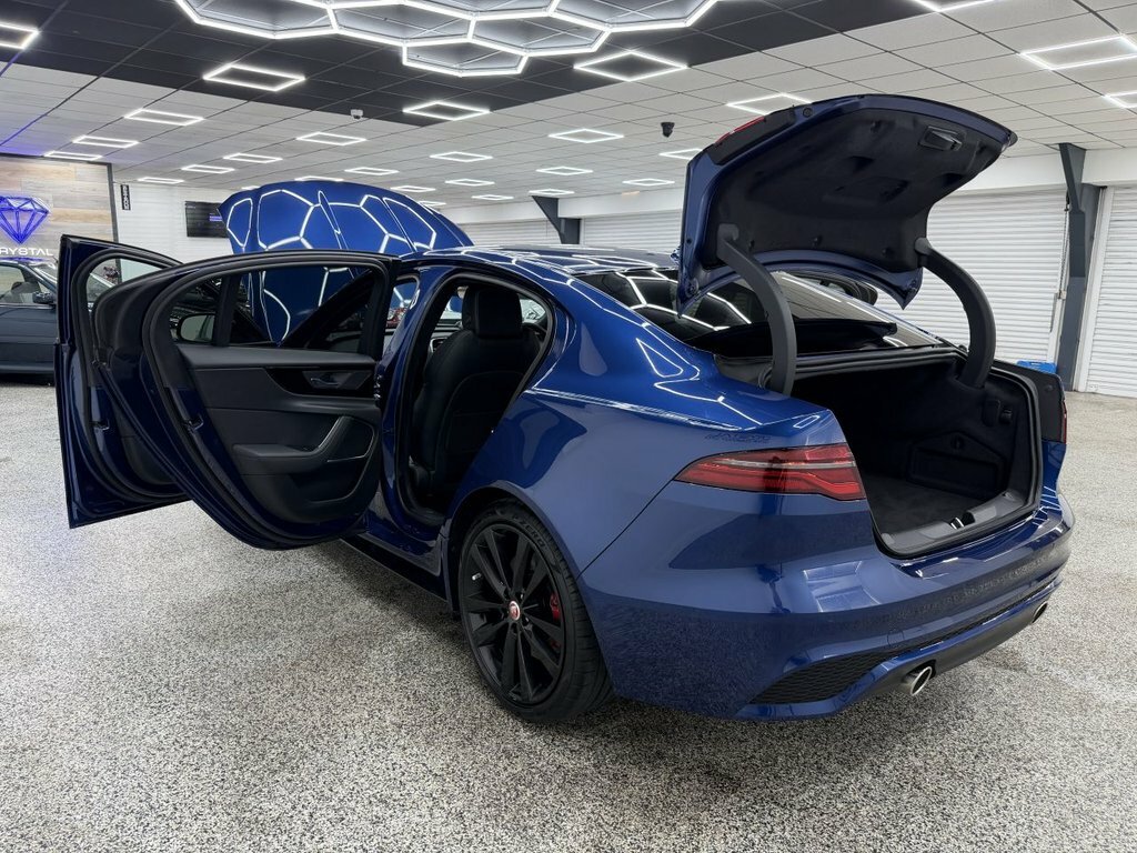 Jaguar XE R-dynamic Black Blue #12