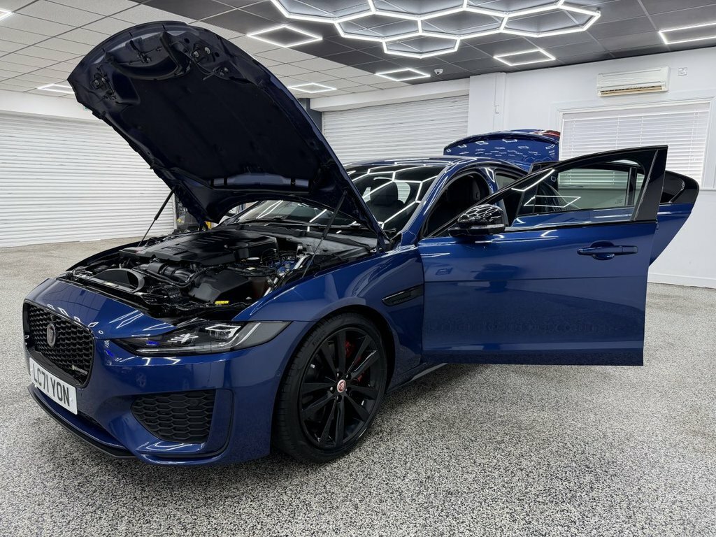 Jaguar XE R-dynamic Black Blue #13