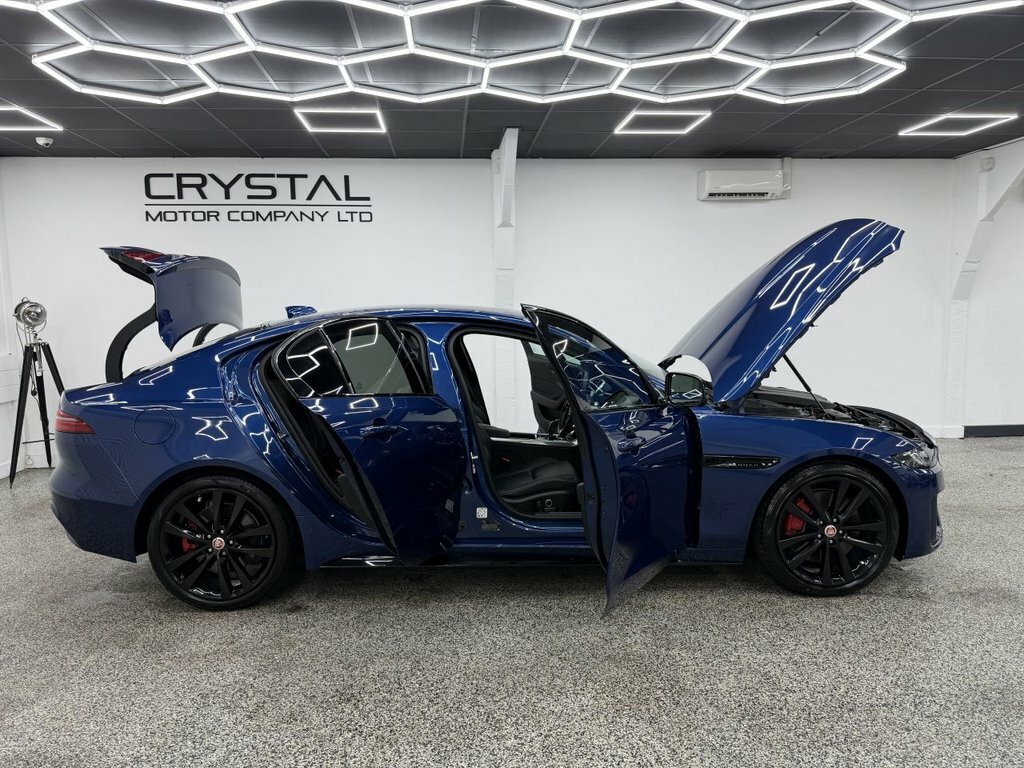 Jaguar XE R-dynamic Black Blue #9