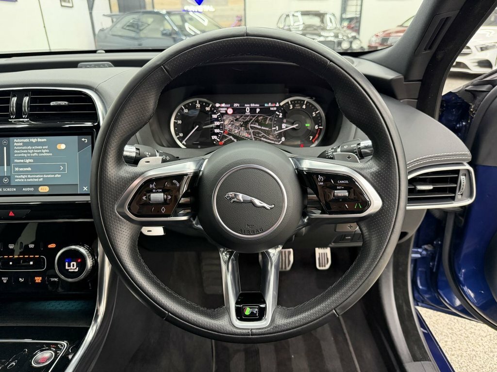Jaguar XE R-dynamic Black Blue #20