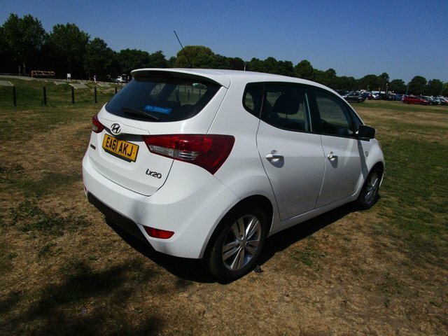 Hyundai Ix20 Hatchback EA61AKJ White #2