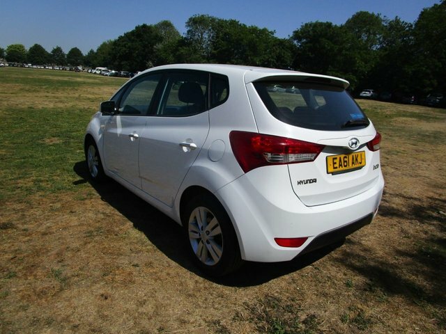 Hyundai Ix20 Hatchback EA61AKJ White #3
