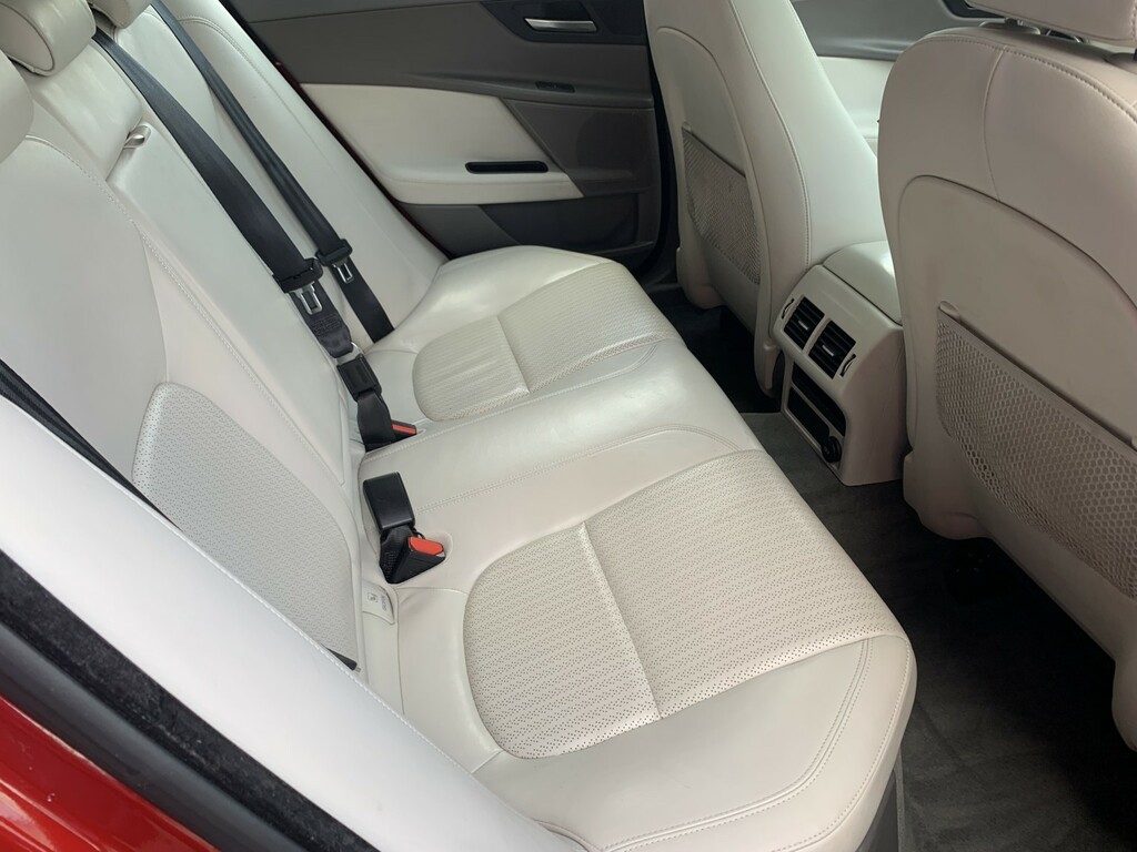 Jaguar XE 2.0 D Portfolio Red #6