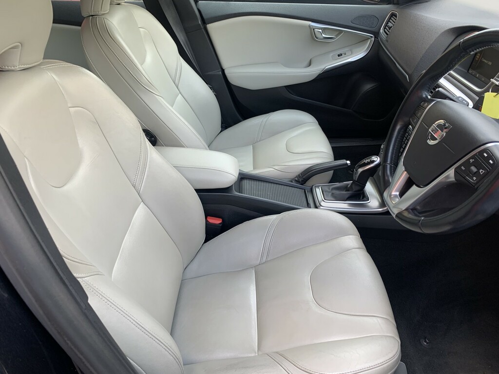Volvo V40 1.6 D2 Se Lux Nav Black #2