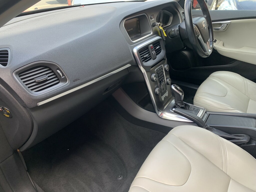 Volvo V40 1.6 T4 Se 11812 Miles White #28