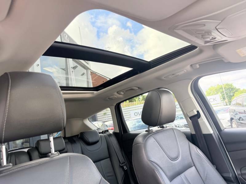Ford Kuga 2.0 Tdci 180 Titanium X Sport Powershift BC16YBW White #4
