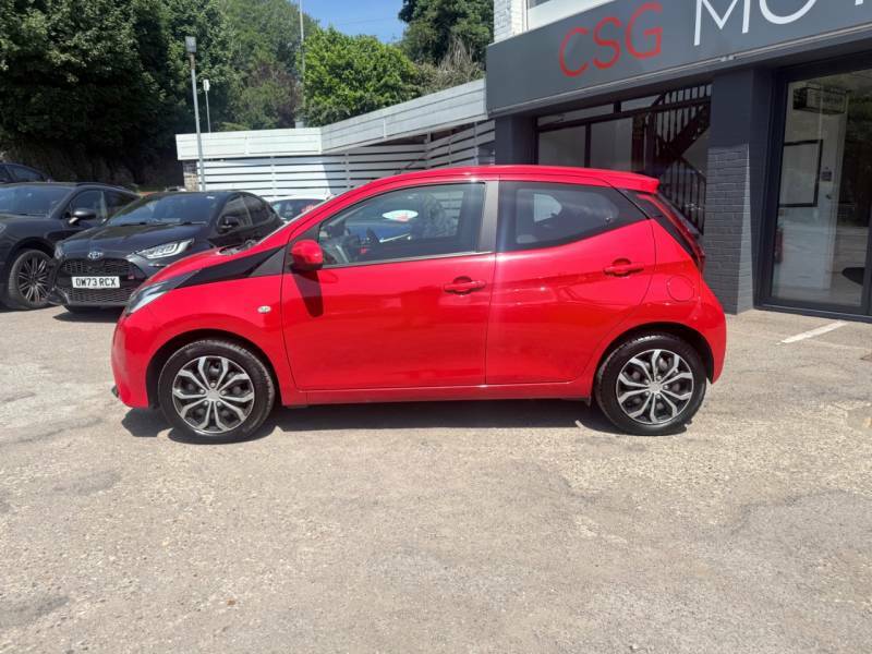 Toyota Aygo 1.0 Vvt-i X-play - Ftsh -Bluetooth - Air Con - RE18JTO Red #3