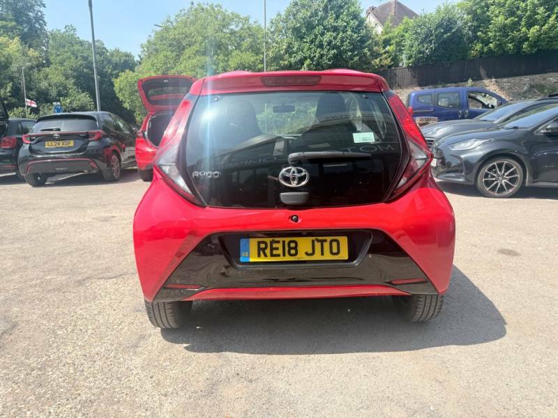Toyota Aygo 1.0 Vvt-i X-play - Ftsh -Bluetooth - Air Con - RE18JTO Red #6