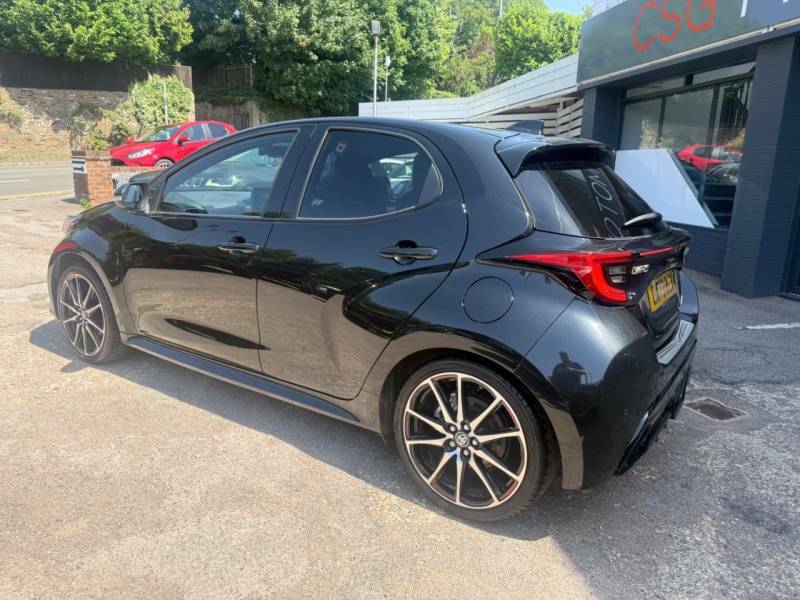 Toyota Yaris 1.5 Hybrid Gr Sport Cvt - 1 Owner - Front And OW73RCX Black #4