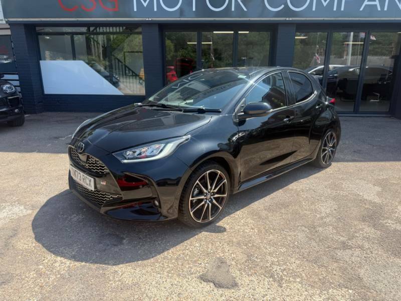 Toyota Yaris 1.5 Hybrid Gr Sport Cvt - 1 Owner - Front And Black