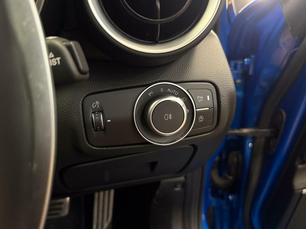 Alfa Romeo Giulia 2.2 Jtdm-2 160 Super Blue #44