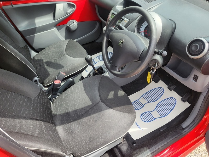 Peugeot 107 Urban Red #2