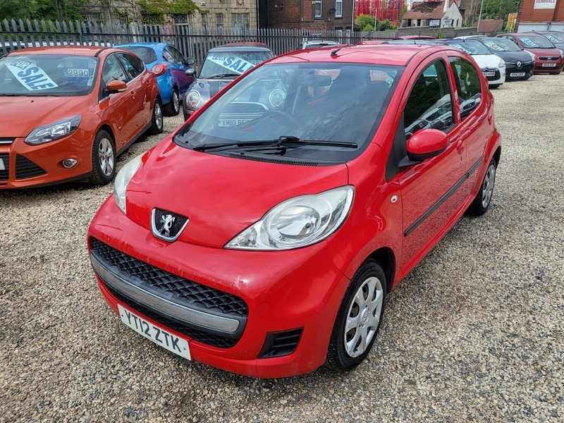 Peugeot 107 Urban Red #3