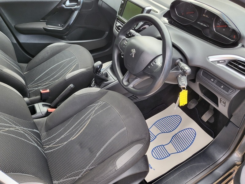 Peugeot 208 Active Grey #2