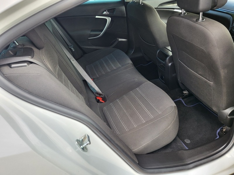 Vauxhall Insignia Hatchback Black #16