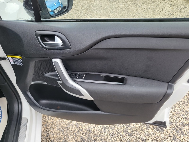 Citroen DS4 2015 Citroen Ds4 1.6 E-hdi Dstyle Nav Black #12