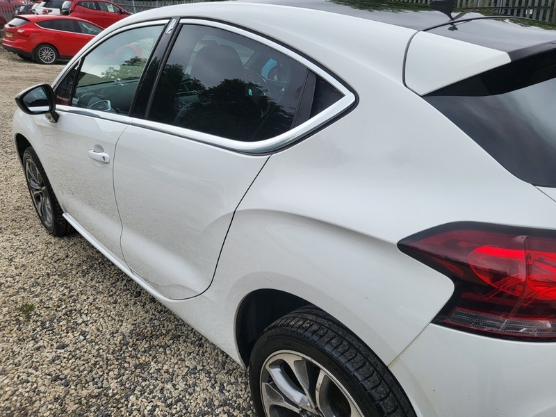 Citroen DS4 2015 Citroen Ds4 1.6 E-hdi Dstyle Nav Black #21