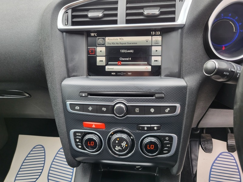 Citroen DS4 Bluehdi Dstyle Nav S White #4