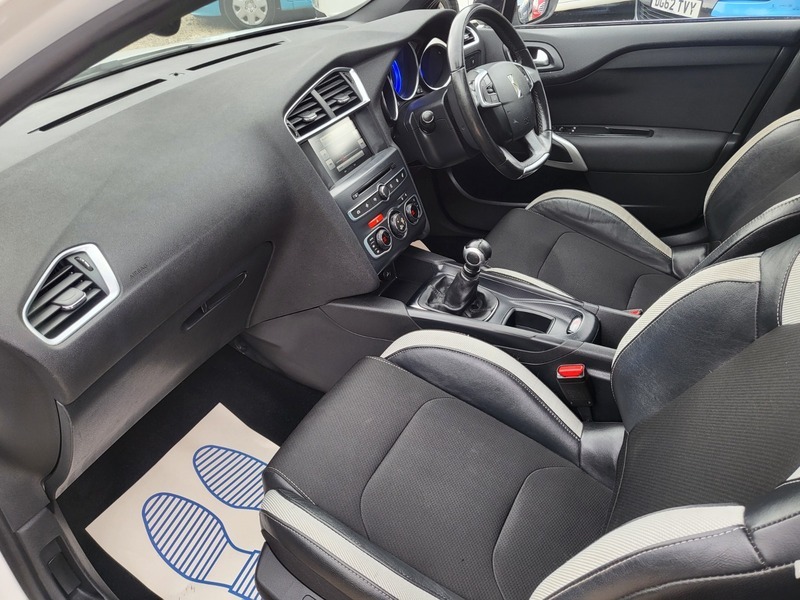 Citroen DS4 2015 Citroen Ds4 1.6 E-hdi Dstyle Nav Black #20