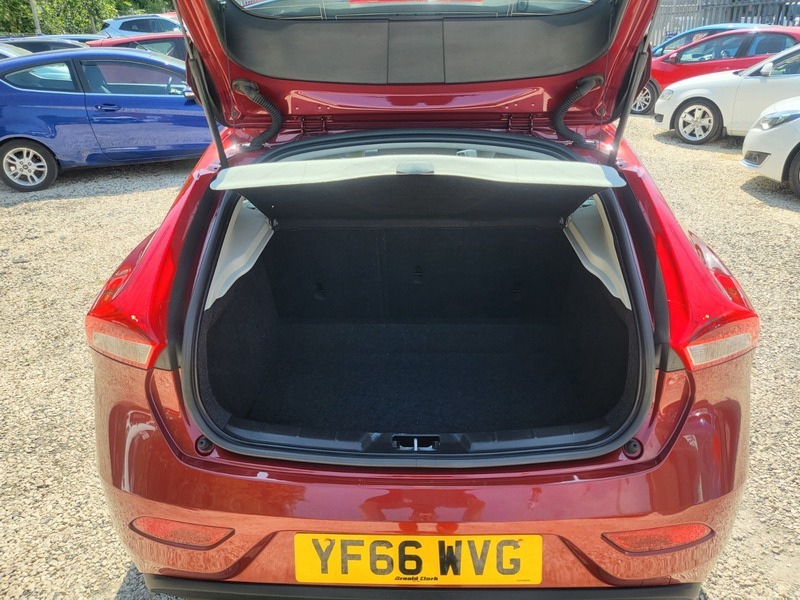 Volvo V40 V40 R-design Nav T2 White #23