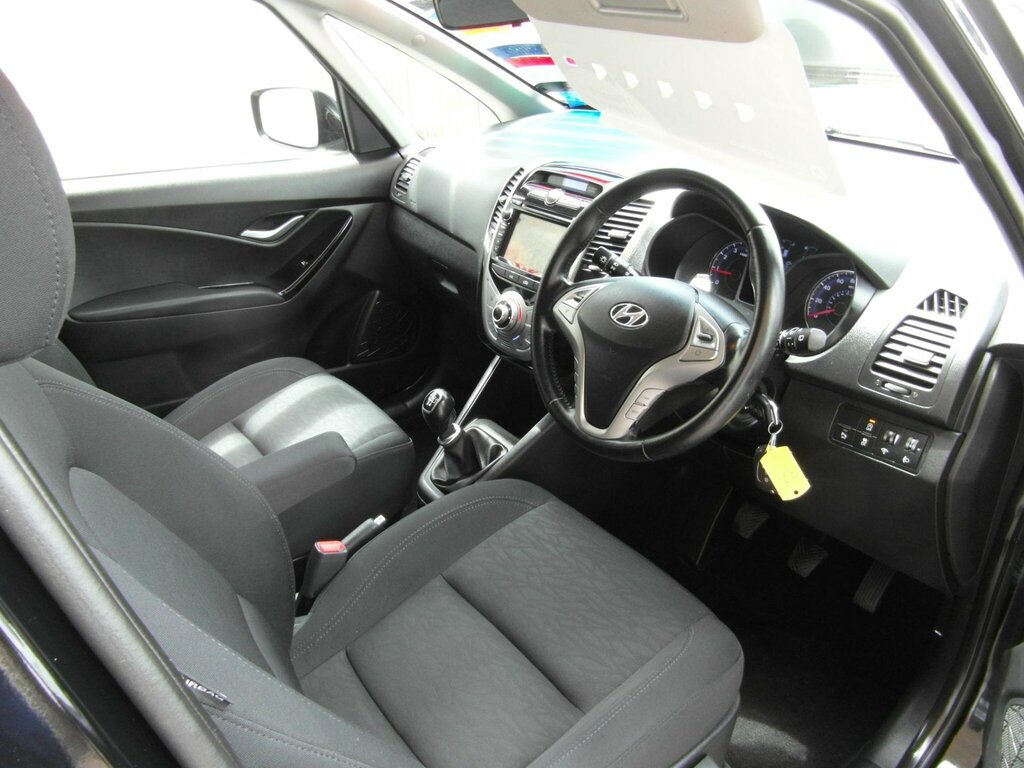 Hyundai Ix20 1.4 Blue Drive Se Nav Euro 6 Ss Black #4