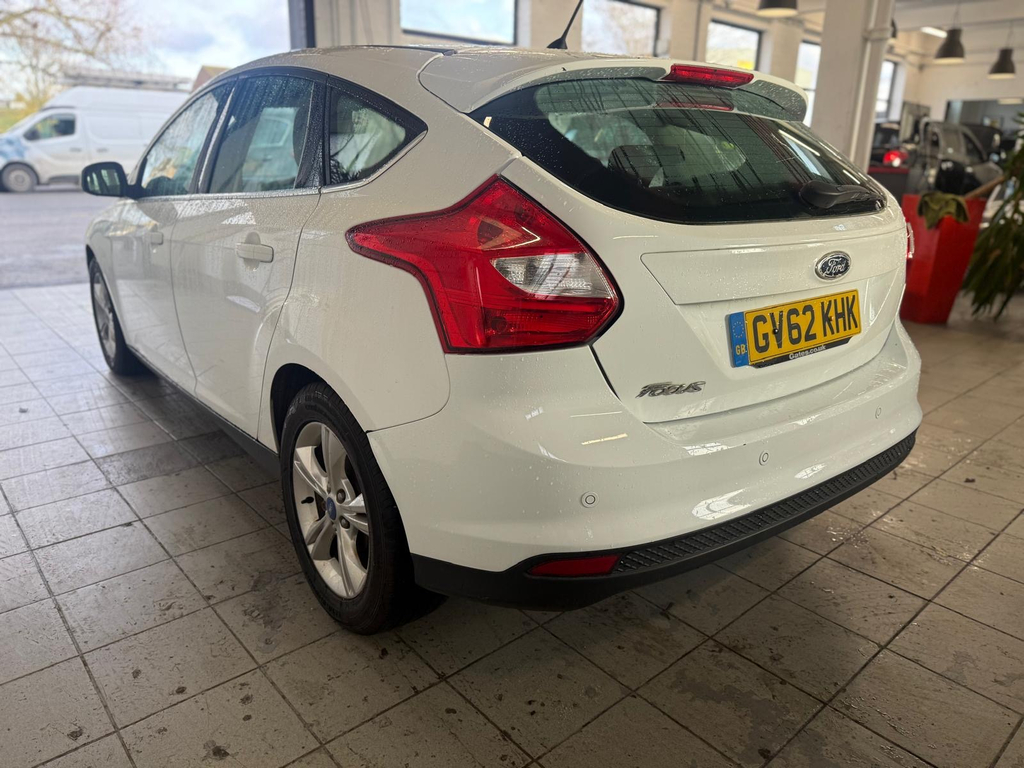 Ford Focus 1.6 Zetec Hatchback Powershift Euro 5  #4