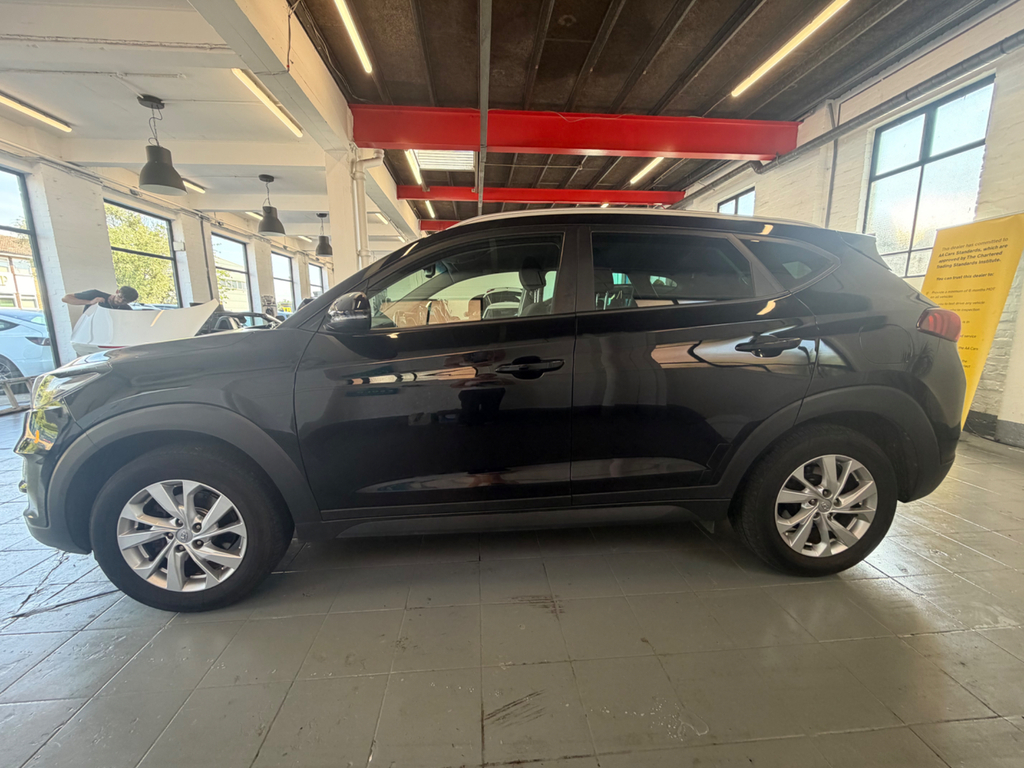 Hyundai Tucson 1.6 Gdi Se Nav Suv Euro 6 Ss SM19AYN Black #4