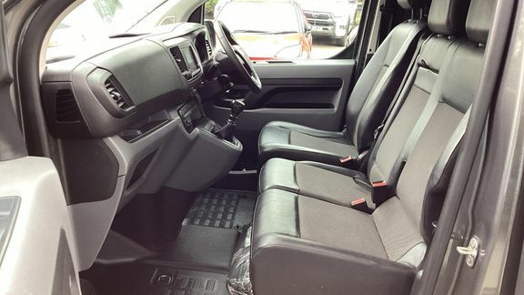 Toyota PROACE Icon L0 1.5M 100 Premium Grey #5
