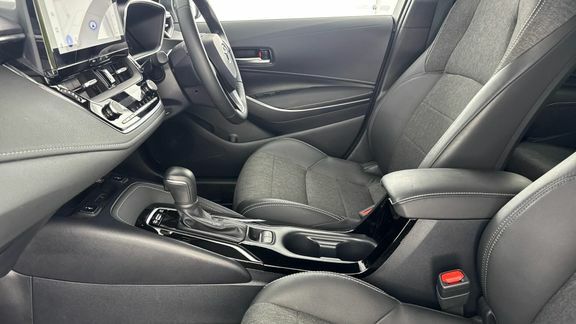 Toyota Corolla Design 1.8 Ts FL25BCE White #5