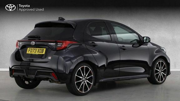 Toyota Yaris Gr Sport Black #4
