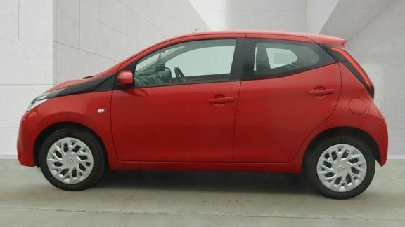 Toyota Aygo X X-play M Red #6