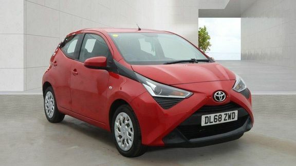 Toyota Aygo X X-play M Red