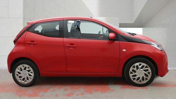 Toyota Aygo X X-play Tss Red #5