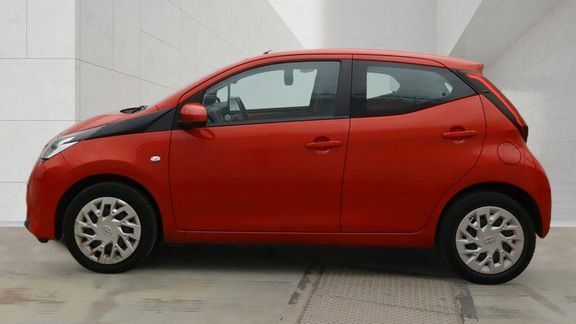 Toyota Aygo X X-play Tss Red #6