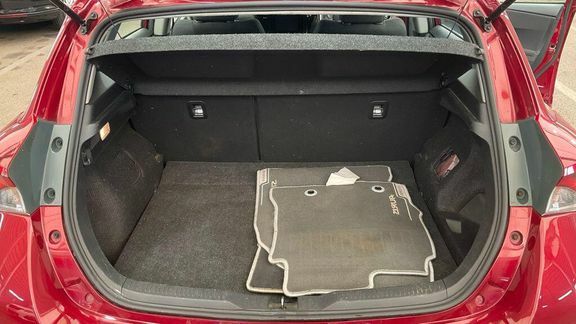 Toyota Auris Icon Tech White #11