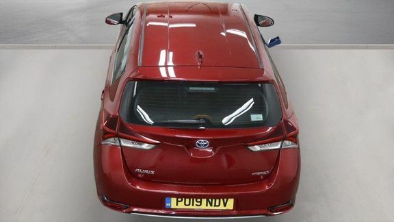 Toyota Auris Icon Tech White #8