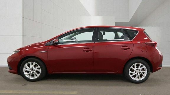 Toyota Auris Icon Tech 1.8 Hybrid Red #6
