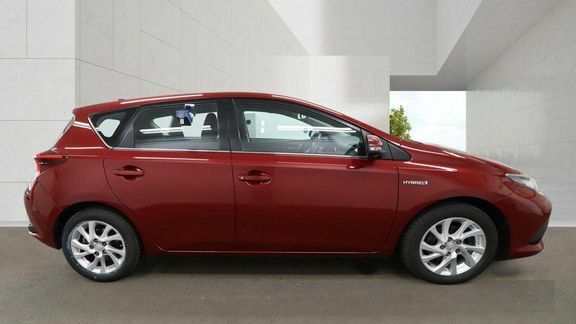 Toyota Auris Icon Tech 1.8 Hybrid Red #5